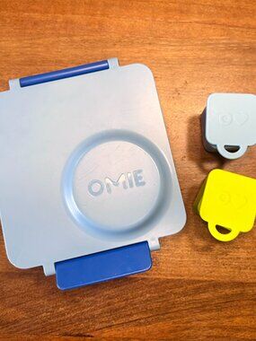 Omie Box Hot and Cold Bento Lunch Box - Blue - 2 Snack or Dip Inserts Included
